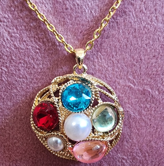 Beautiful Gemstone Necklace Set - Picture 4 of 10